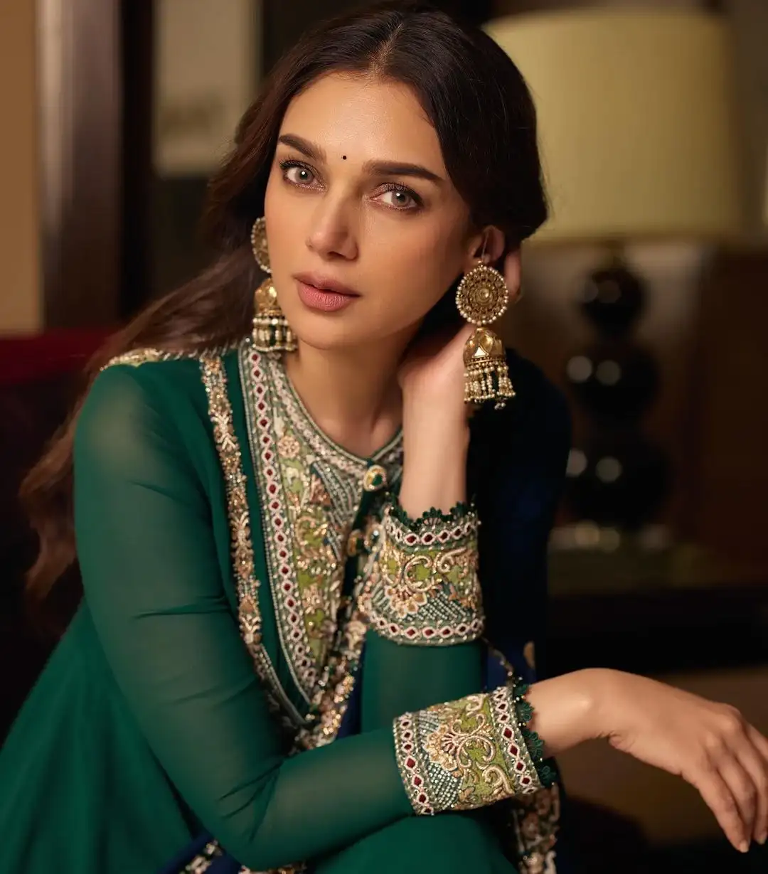 BOLLYWOOD ACTRESS ADITI RAO HYDARI STILLS IN GREEN DRESS 14